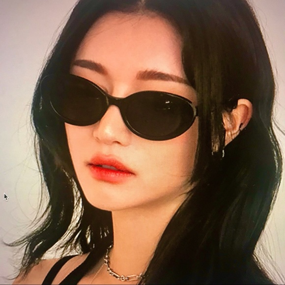 Black Oval Sunglasses - Picture 5 of 7